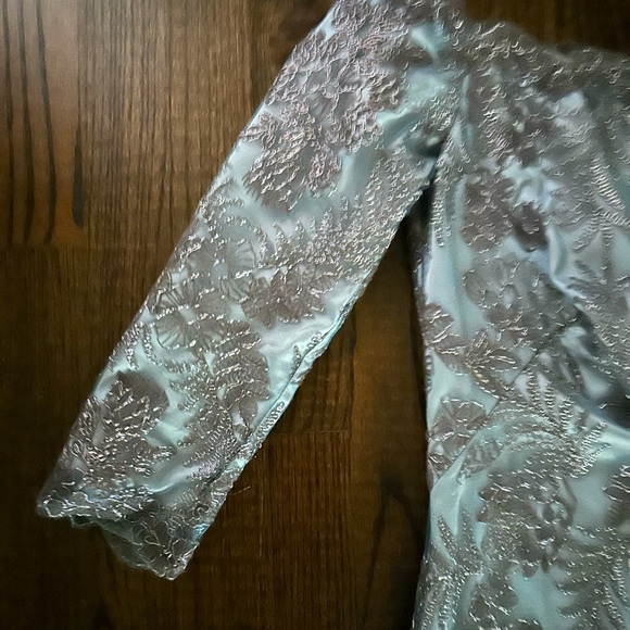 Tadashi Shoji Full-Length Off-Shoulder Metallic Embroidered Formal Gown: Size 4 - Picture 4 of 8